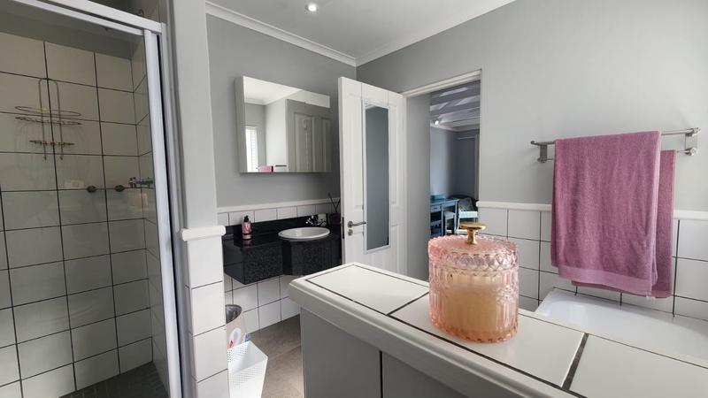 To Let 4 Bedroom Property for Rent in Pinnacle Point Golf Estate Western Cape
